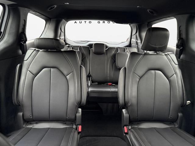 2026 Chrysler Pacifica Select AWD