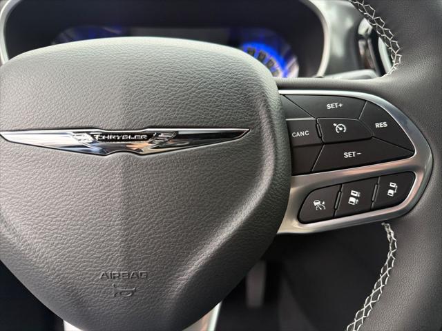 2026 Chrysler Pacifica Select AWD
