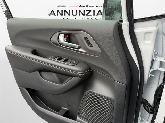 2026 Chrysler Pacifica Select AWD