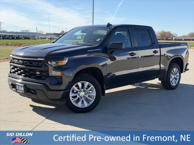2022 Chevrolet Silverado 1500 4WD Crew Cab Short Bed Custom