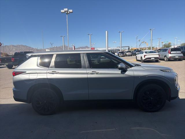 2022 Mitsubishi Outlander ES 2.5 S-AWC 2022 Mitsubishi Outlander ES 2.5 S-AWC