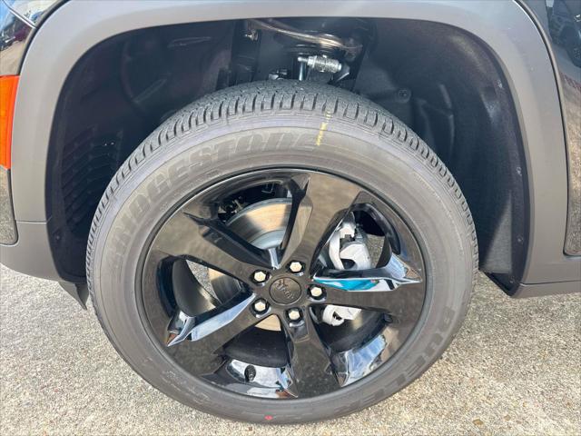 2025 Jeep Grand Cherokee GRAND CHEROKEE ALTITUDE 4X2 2025 Jeep Grand Cherokee GRAND CHEROKEE ALTITUDE 4X2