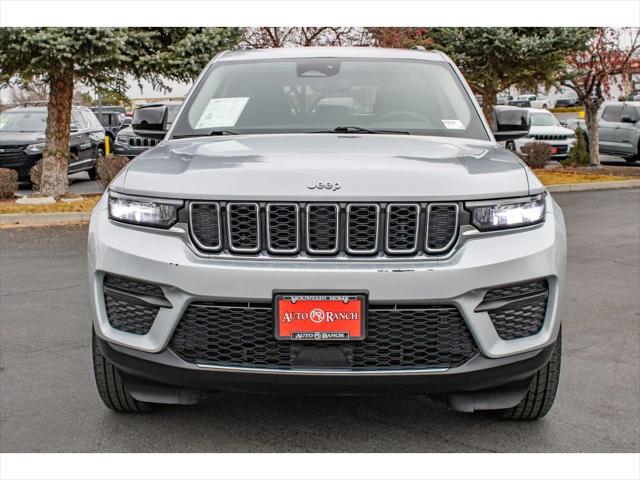2023 Jeep Grand Cherokee Laredo 4x4