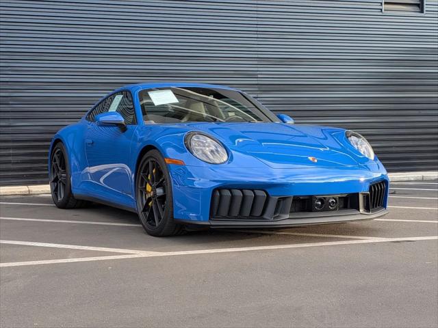 2025 Porsche 911 Carrera 4 GTS