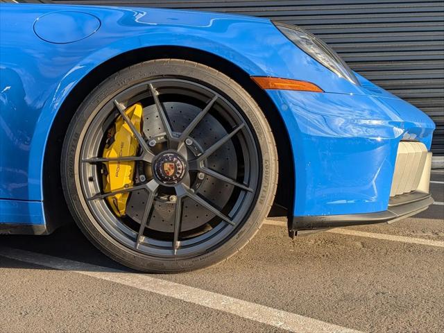 2025 Porsche 911 Carrera 4 GTS