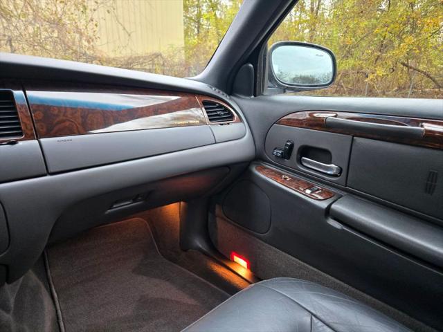 2000 Lincoln Town Car Executive