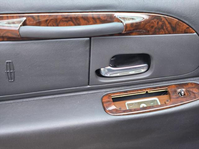 2000 Lincoln Town Car Executive