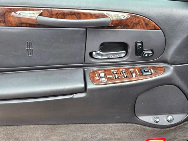 2000 Lincoln Town Car Executive