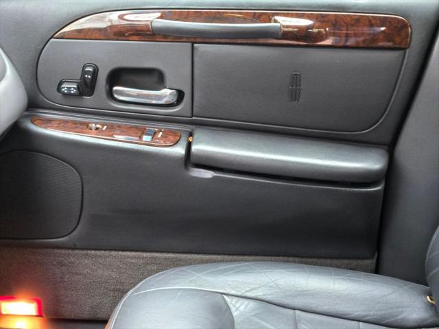 2000 Lincoln Town Car Executive