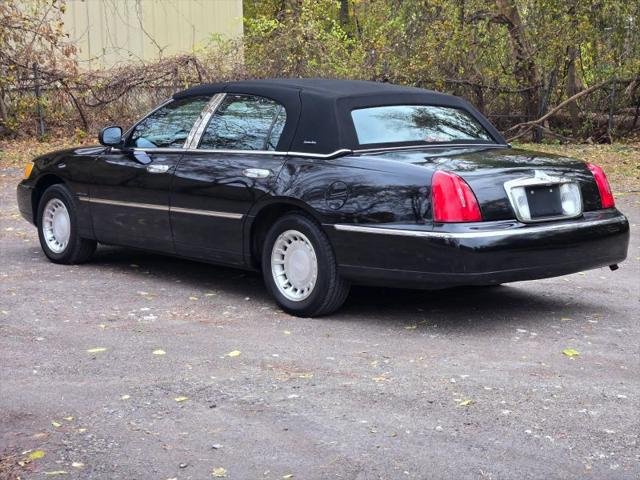 2000 Lincoln Town Car Executive