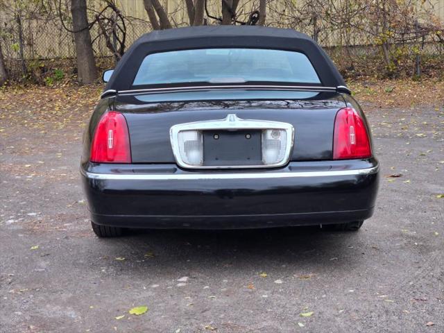 2000 Lincoln Town Car Executive
