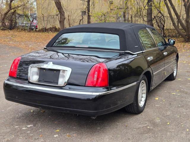 2000 Lincoln Town Car Executive