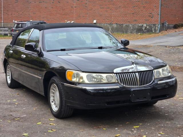 2000 Lincoln Town Car Executive