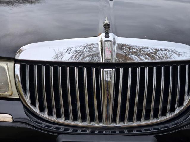 2000 Lincoln Town Car Executive