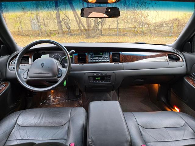 2000 Lincoln Town Car Executive