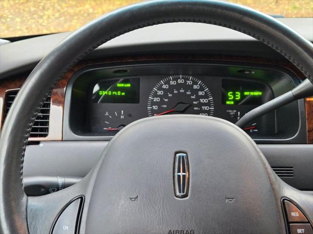 2000 Lincoln Town Car Executive