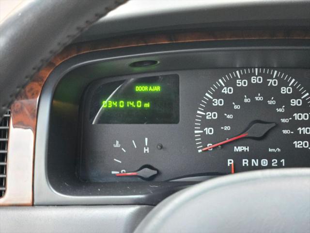 2000 Lincoln Town Car Executive