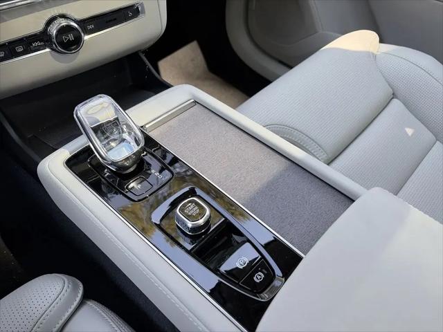 2026 Volvo XC90 Plug-In Hybrid Ultra, T8 AWD, Electric/Gasoline, Bright, 7 Seats