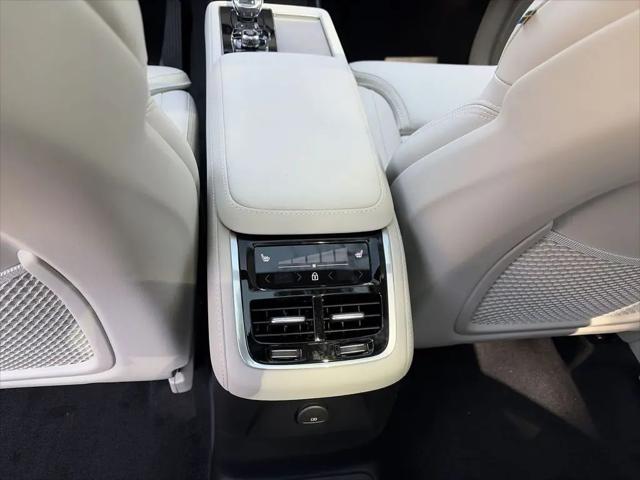 2026 Volvo XC90 Plug-In Hybrid Ultra, T8 AWD, Electric/Gasoline, Bright, 7 Seats