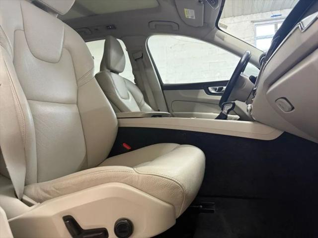 2021 Volvo XC60 T5 Momentum