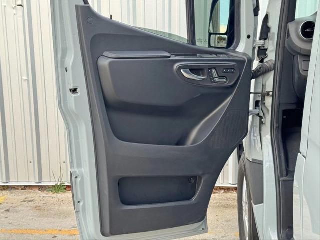 2022 Mercedes-Benz Sprinter 1500 Standard Roof I4