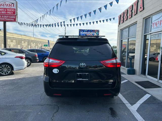 2017 Toyota Sienna XLE 8 Passenger