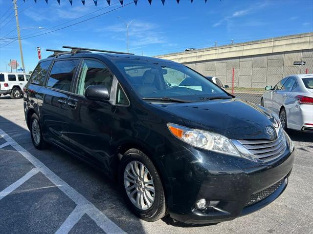 2017 Toyota Sienna XLE 8 Passenger