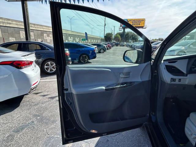 2017 Toyota Sienna XLE 8 Passenger