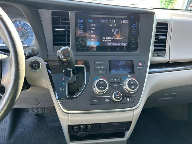 2017 Toyota Sienna XLE 8 Passenger