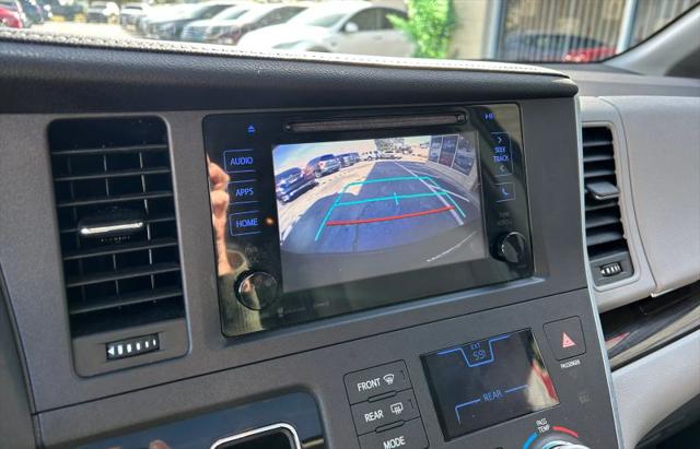 2017 Toyota Sienna XLE 8 Passenger