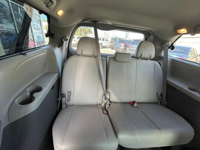 2017 Toyota Sienna XLE 8 Passenger
