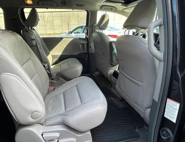 2017 Toyota Sienna XLE 8 Passenger