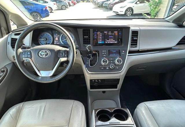 2017 Toyota Sienna XLE 8 Passenger
