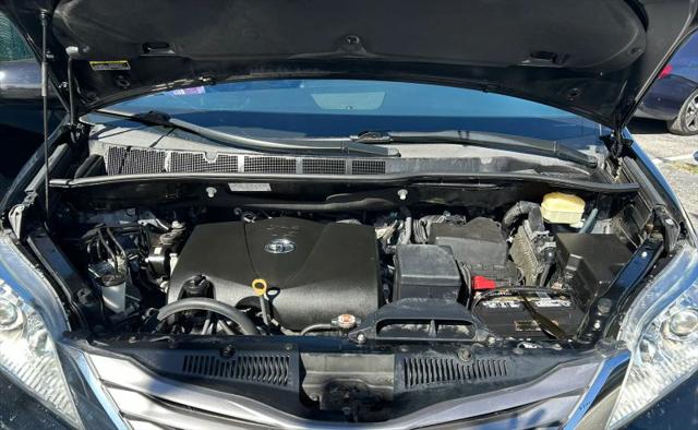 2017 Toyota Sienna XLE 8 Passenger