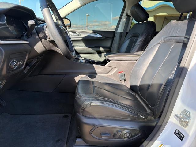 2022 Jeep Grand Cherokee L Laredo 4x4