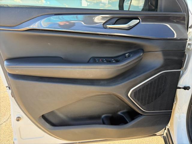 2022 Jeep Grand Cherokee L Laredo 4x4