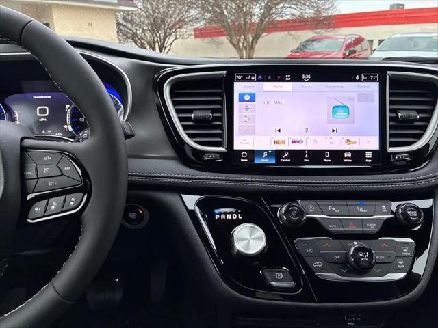 2026 Chrysler Pacifica Select AWD