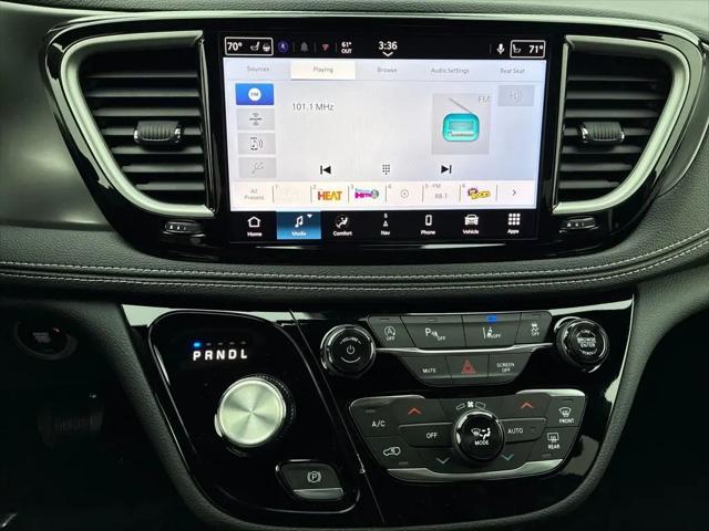 2026 Chrysler Pacifica Select AWD