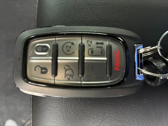 2026 Chrysler Pacifica Select AWD