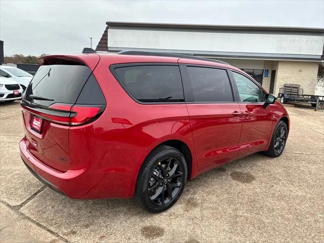 2026 Chrysler Pacifica Select AWD