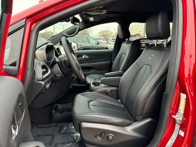 2026 Chrysler Pacifica Select AWD