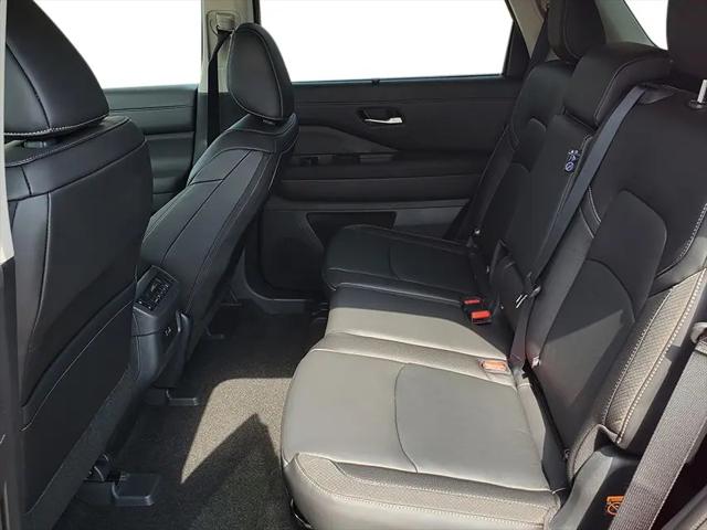 2025 Nissan Pathfinder SL 4WD