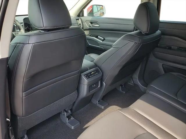 2025 Nissan Pathfinder SL 4WD