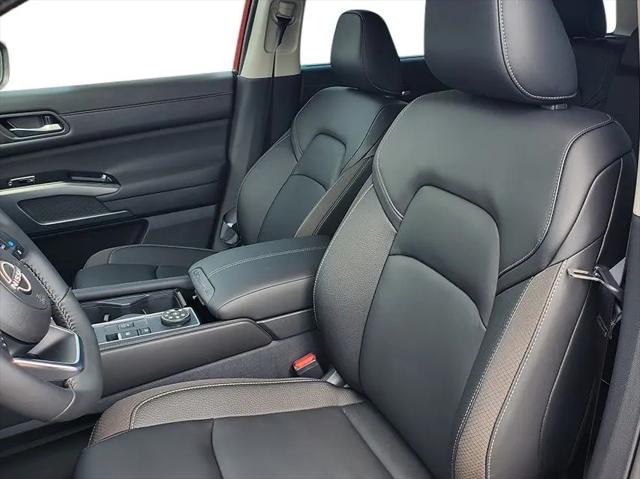 2025 Nissan Pathfinder SL 4WD