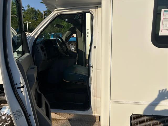 2017 Ford E-350 Cutaway HANDICAP ACCESS PASSENER BUS 6.8L V10 56K MILES!!