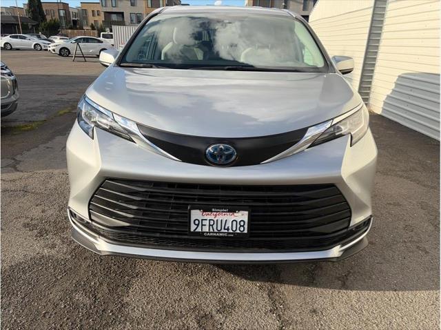 2023 Toyota Sienna LE