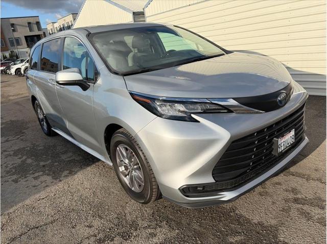 2023 Toyota Sienna LE