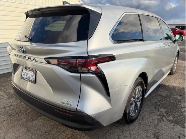 2023 Toyota Sienna LE