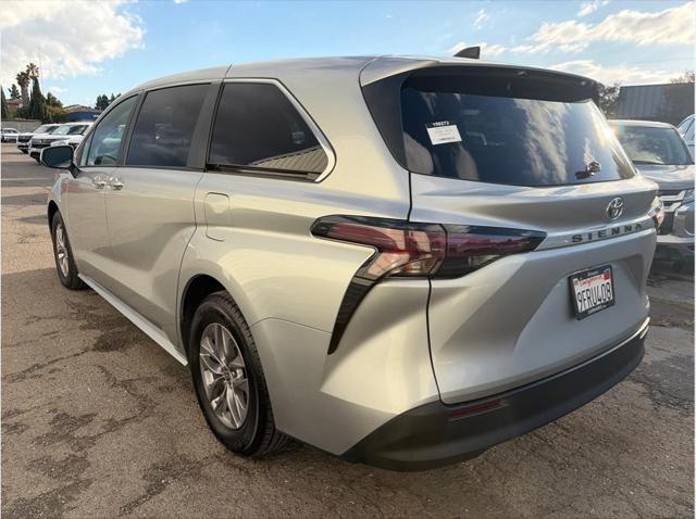 2023 Toyota Sienna LE