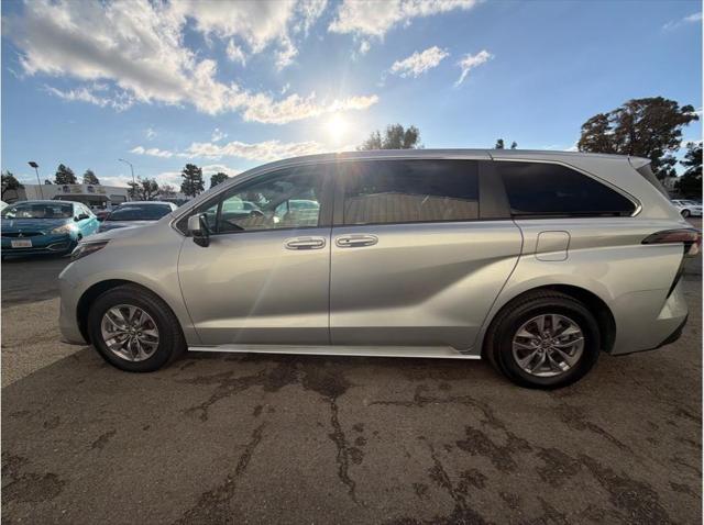 2023 Toyota Sienna LE